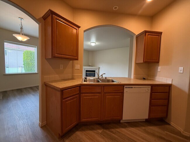 Building Photo - 9904 Mia Ln