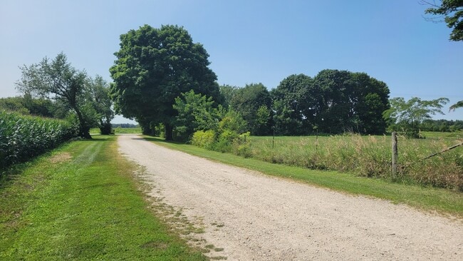 Building Photo - 39W910 US-20