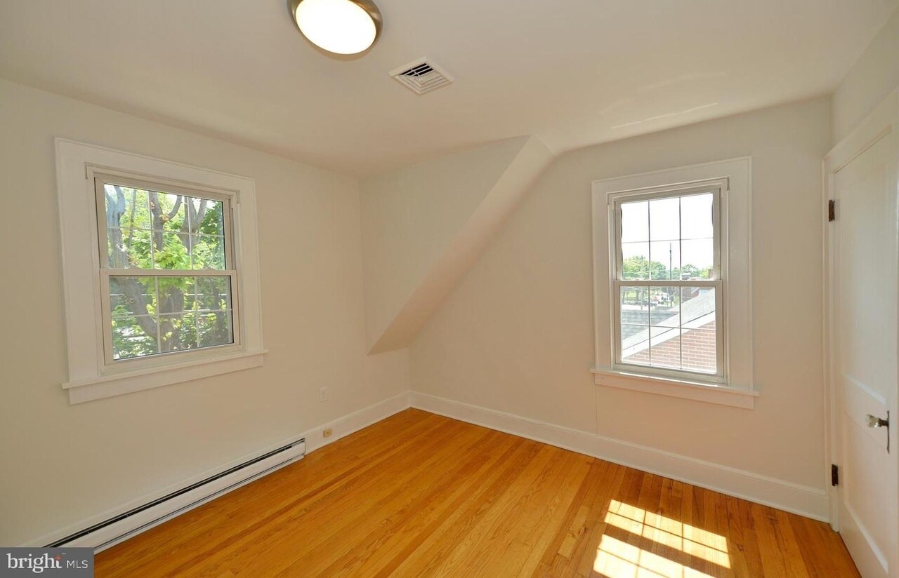 Building Photo - 31 W Whitlock Ave