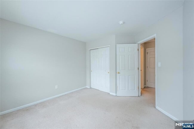 Building Photo - 63 Hickory Way