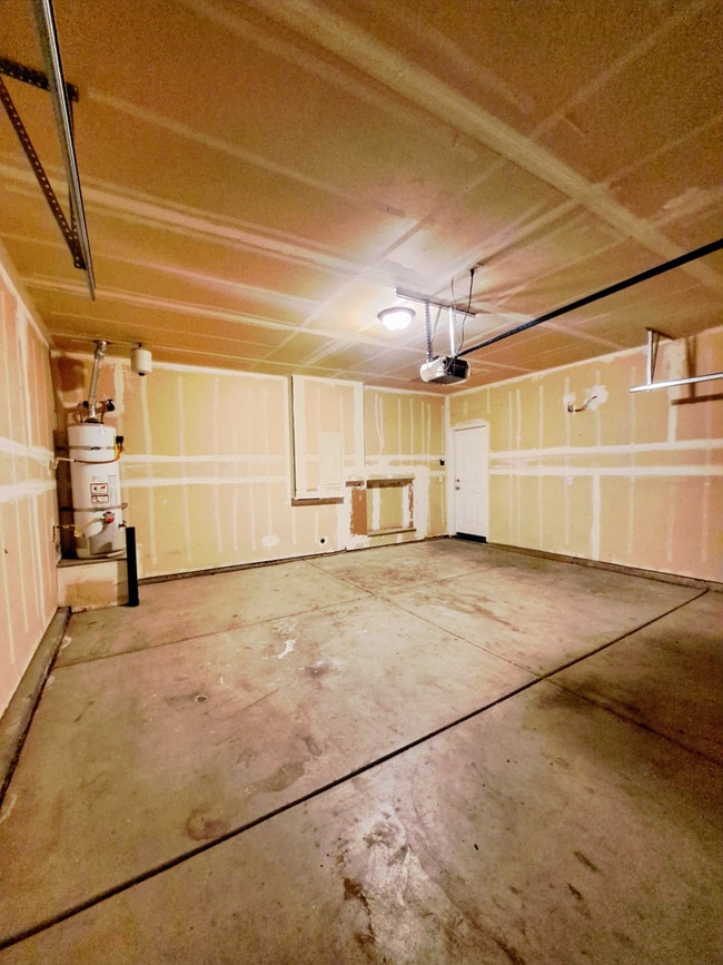 Building Photo - Single-Level 2BR Home with 2-Car Garage!