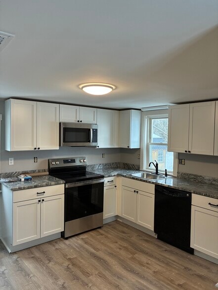 Building Photo - 14 Rochester St