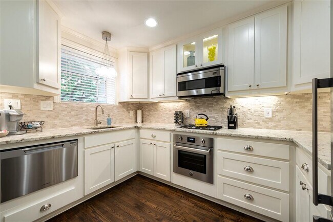 Building Photo - 908 E 32nd St