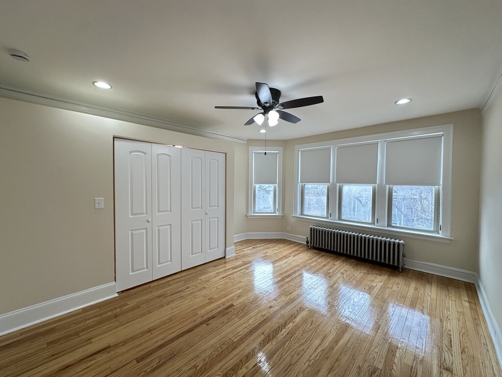 Building Photo - 324 S Maple Ave