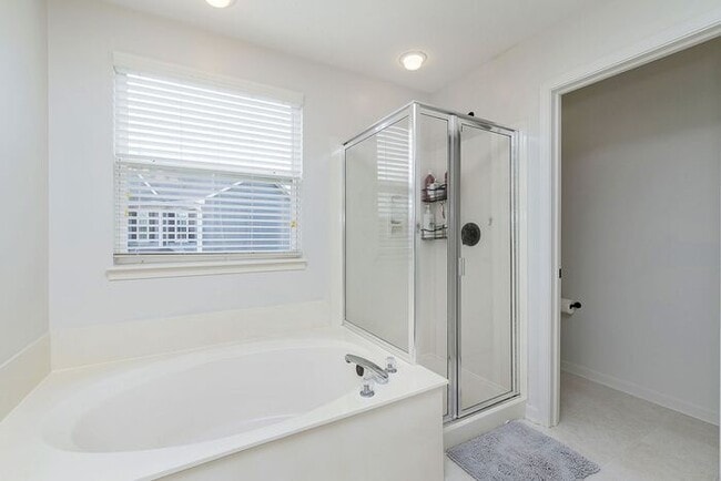 Building Photo - Beautiful updated home in West Carmel!