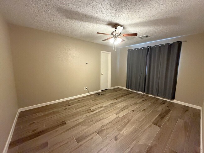 Building Photo - 15934 Blueridge Rd