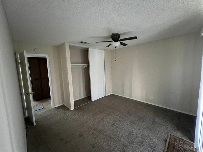 Building Photo - Upgraded granite kitchen and bath! 55+ community