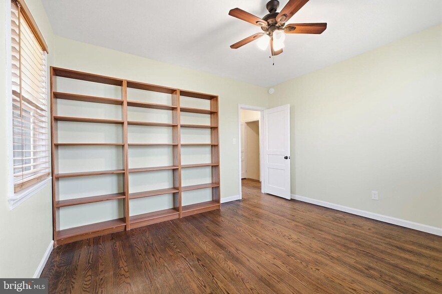 Building Photo - 3225 Chestnut St NE