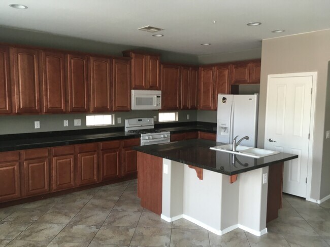 Building Photo - 3 Bed 2.5 Bath home!!