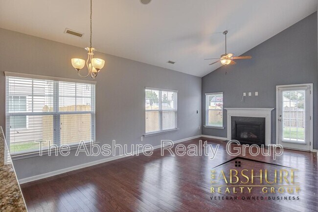 Building Photo - 535 Smith Ridge Way