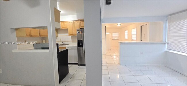 Building Photo - 502 N 70th Way