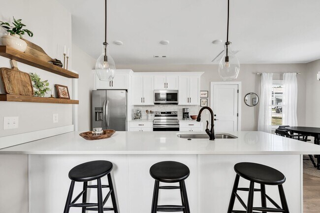 Building Photo - 1016 Sycamore Rdg E