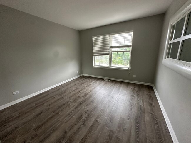 Building Photo - 707 Genesee Dr