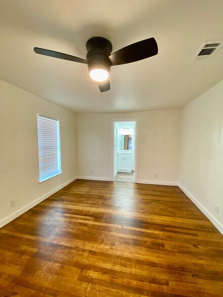 Building Photo - 272 Jasmine Ln