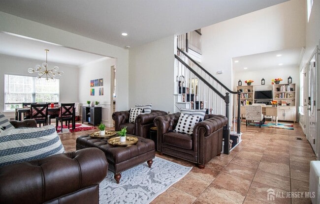 Building Photo - 845 Woodbury Dr