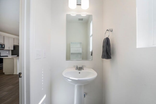 Building Photo - Modern Paired Home in the highly sought after Baseline neighborhood of Broomfield, CO! This beaut...