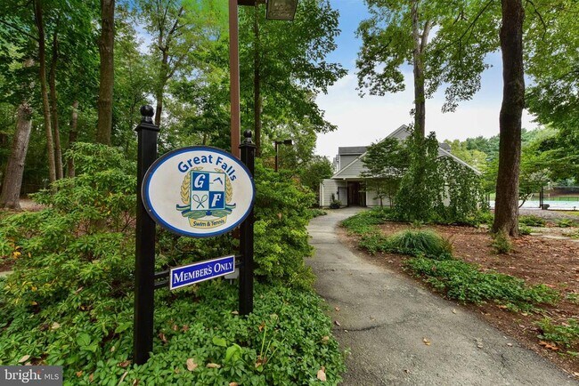 Building Photo - 11922 Holly Spring Dr