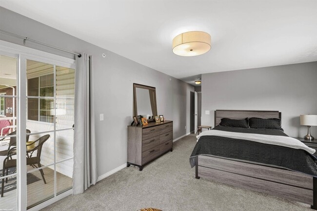 Building Photo - 6986 Boulder Pointe Dr
