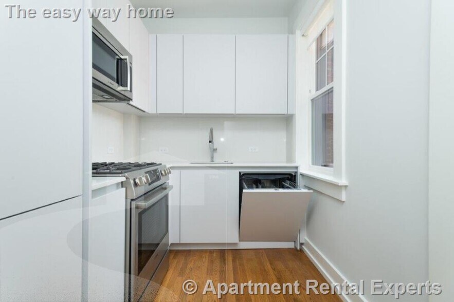 Building Photo - 16 Forest St