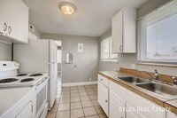 Building Photo - 1379 Lansing St