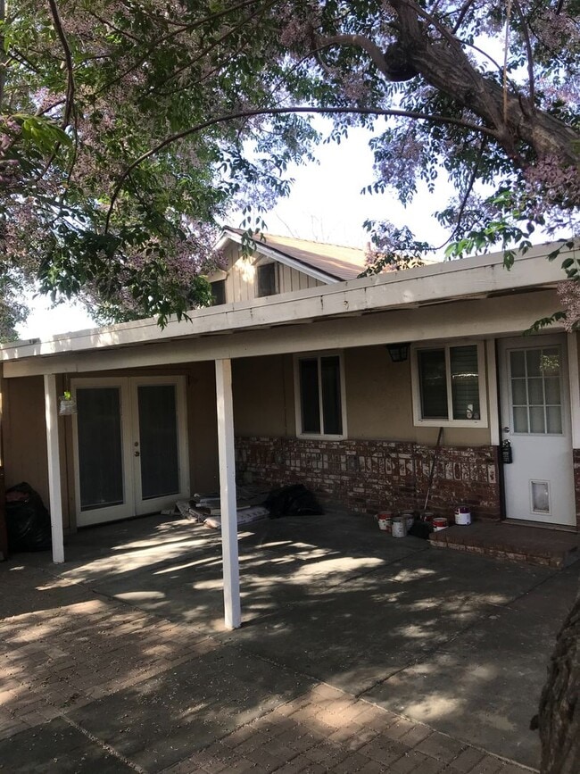 Building Photo - 14993 Yucca Ave