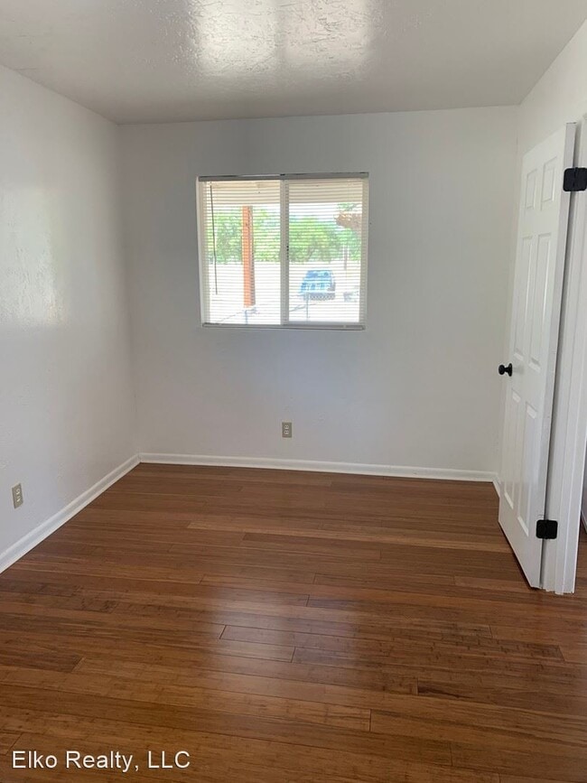 Building Photo - 1 br, 1 bath House - 770 1/2 Front Street
