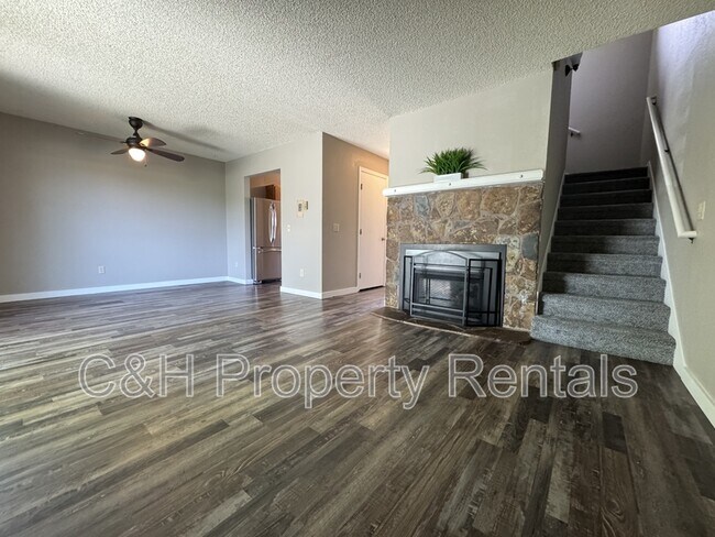 Building Photo - 3285 Canyon Dr