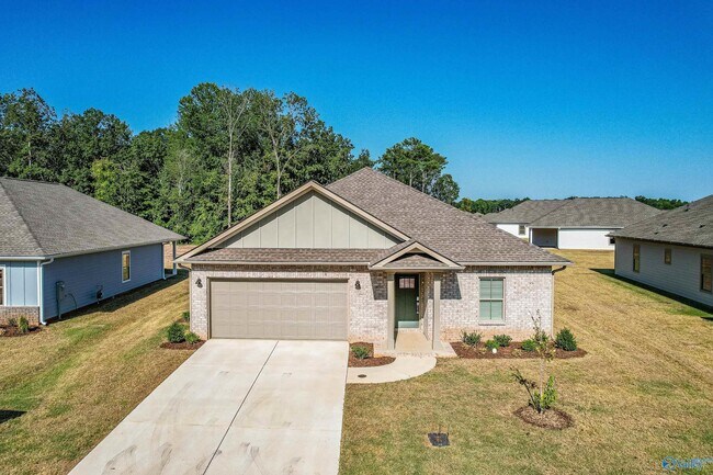 Building Photo - 14976 Greenleaf Dr