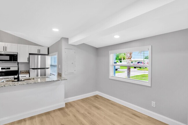 Building Photo - 1515 Sadlon Ave