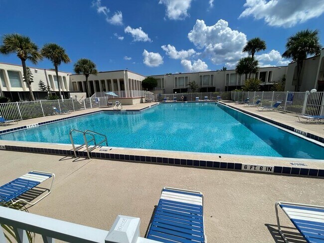 Building Photo - 524 Orange Dr