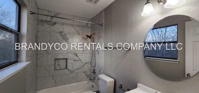 Building Photo - 3903 London Ln