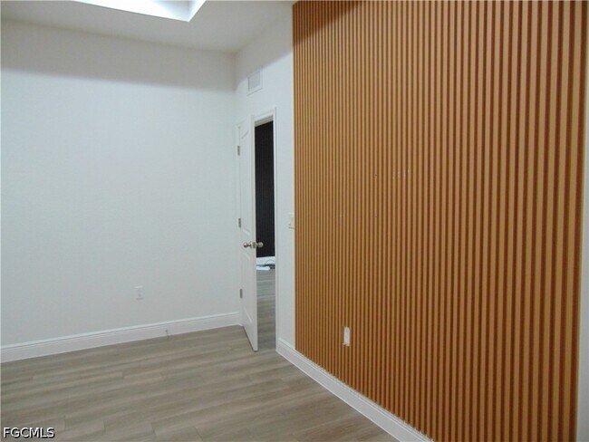 Building Photo - 9020 E Castle Cir
