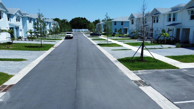 Building Photo - 478 Salisbury Cir