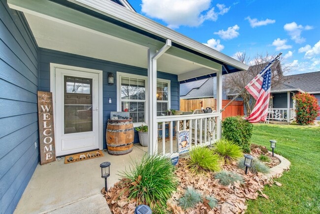 Building Photo - 209 White Oak Ln