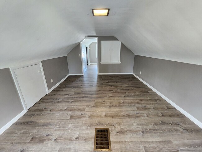 Building Photo - Three bedroom Single Family Home!