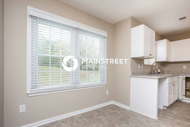Building Photo - 4 Bedroom Pet-Friendly Home in Douglasville, GA with Main Street Renewal
