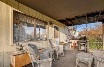 Building Photo - 851 Scott St