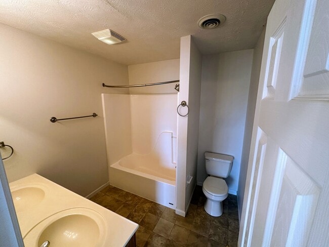 Building Photo - 703A Sunflower St