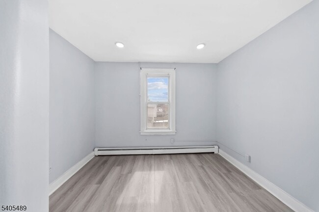 Building Photo - 437 Morrissee Ave