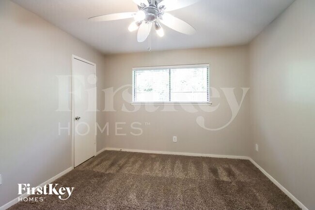 Building Photo - 4014 Cedar Forest Dr