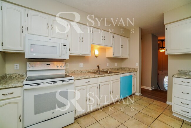 Building Photo - The living is easy in this 3 bedroom, 2.5 bathroom home