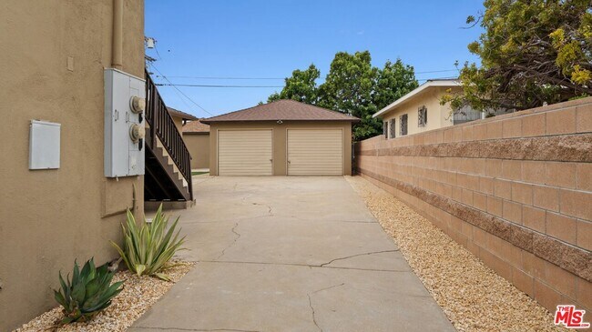 Building Photo - 6311 S La Tijera Blvd