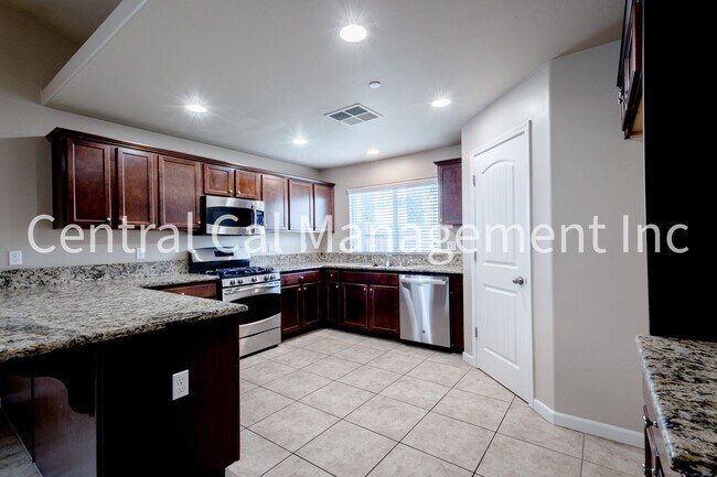 Building Photo - 4 Bedroom/2 Bath Home in the Northwest - $2595 Per Month!