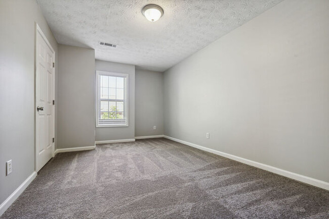 Building Photo - Fall in love with this home in Lawrenceville!