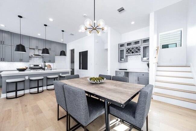 Building Photo - 3805 Coyle St