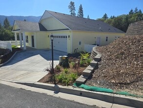 Building Photo - 3 bed 2 bath Brand-New Custom-Built- Home
