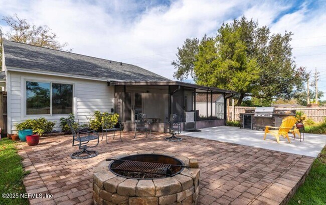 Building Photo - 14218 Hampton Falls Dr N
