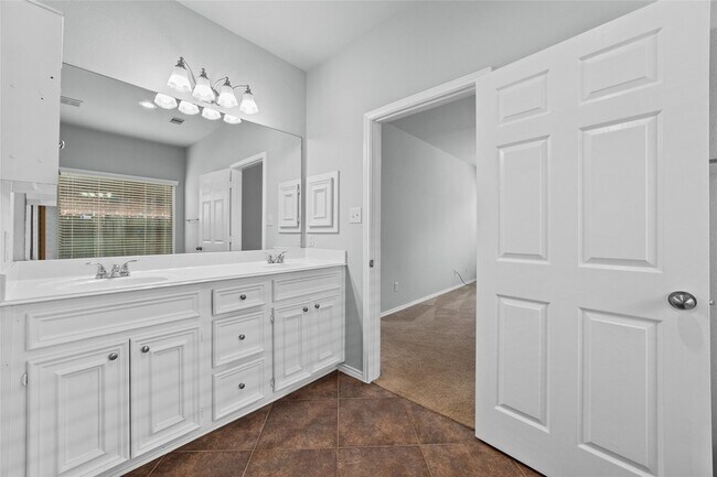 Building Photo - 13018 Orchard Green Dr