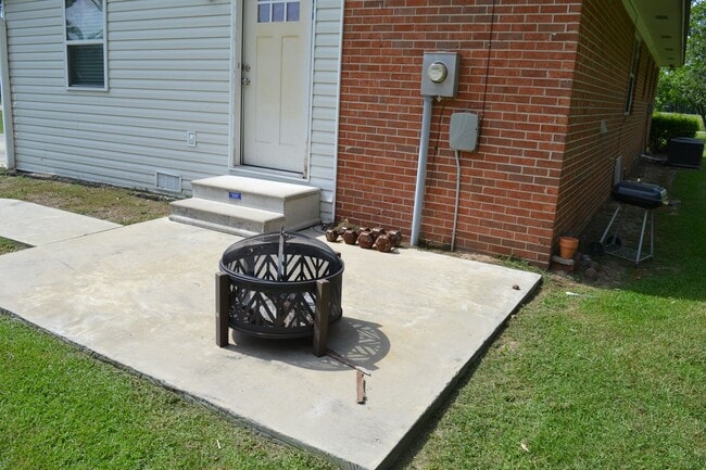 Building Photo - 138 Cypress Cir