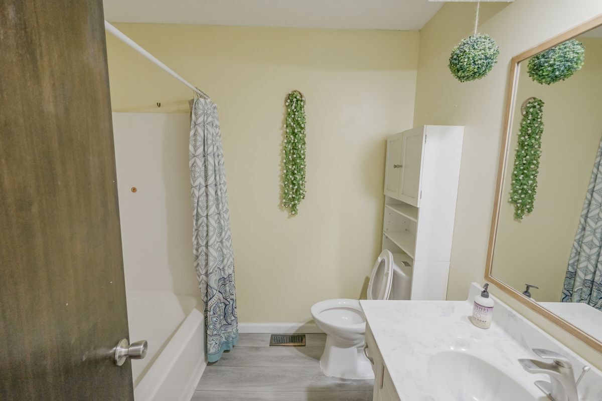 Building Photo - 10725 Cleveland Ave